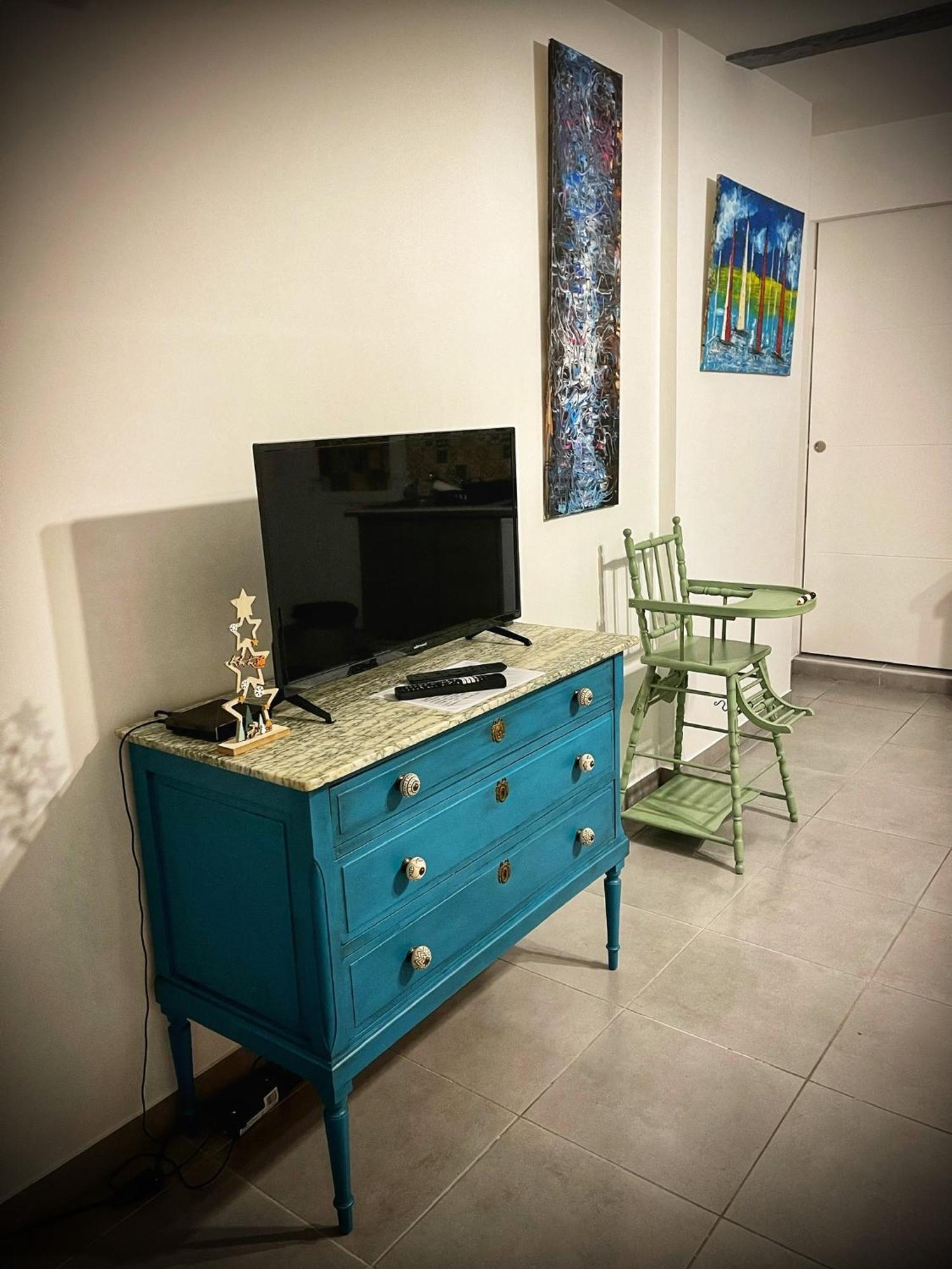 Апартаменты La Galerie Du Peintre Сен-Лоран-де-ла-Саланк Экстерьер фото